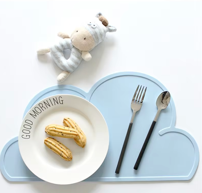 Bajo plato nube