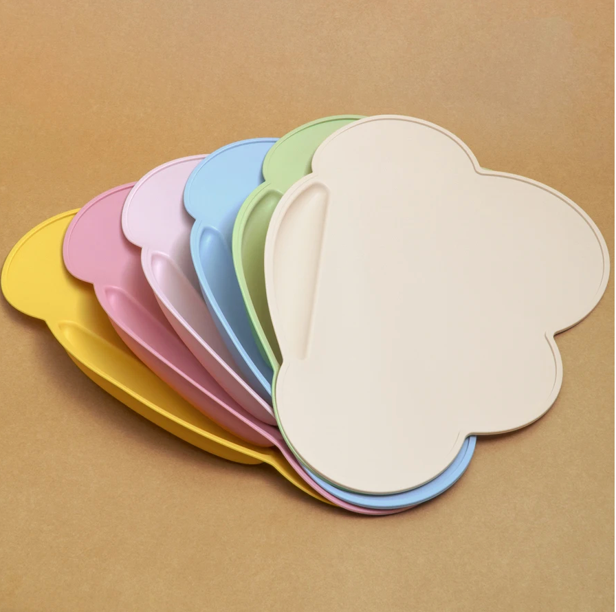 Bajo plato nube